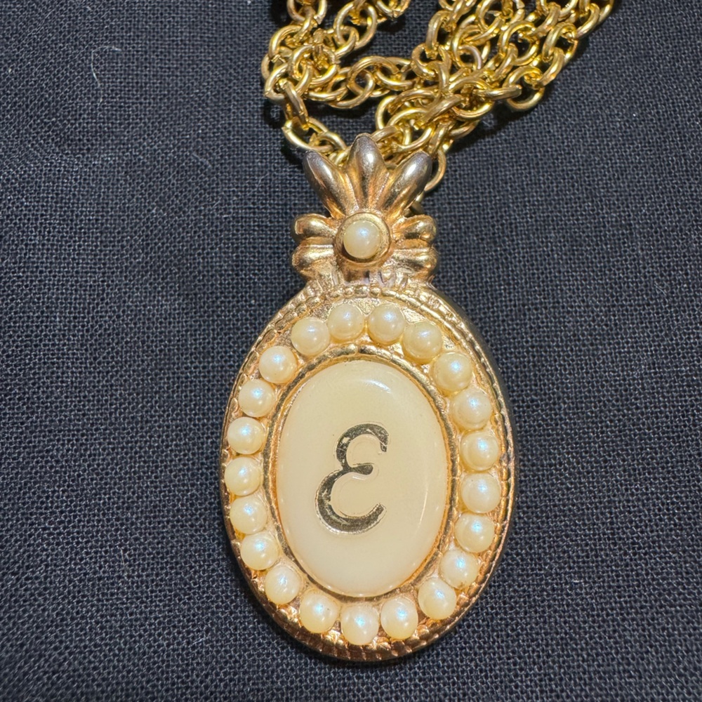 AVON Pendant Necklace Vintage Jewelry